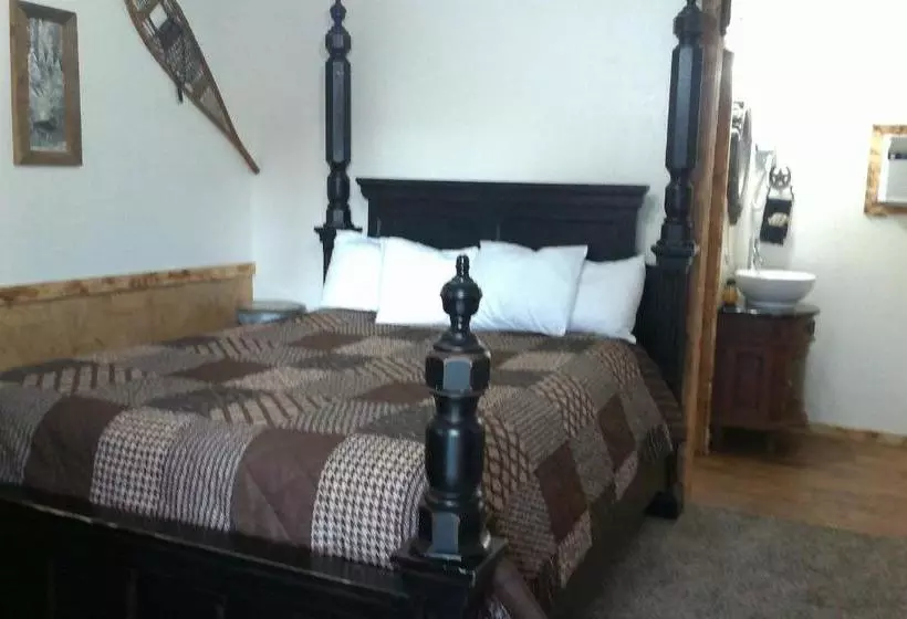 Black Bear Motel