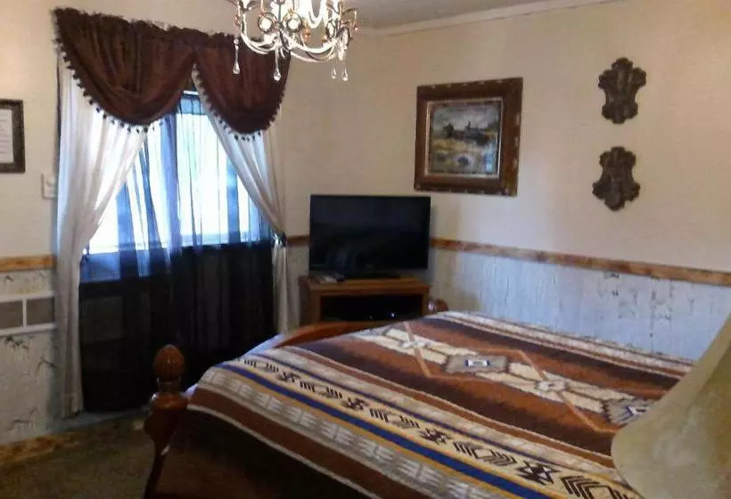Black Bear Motel