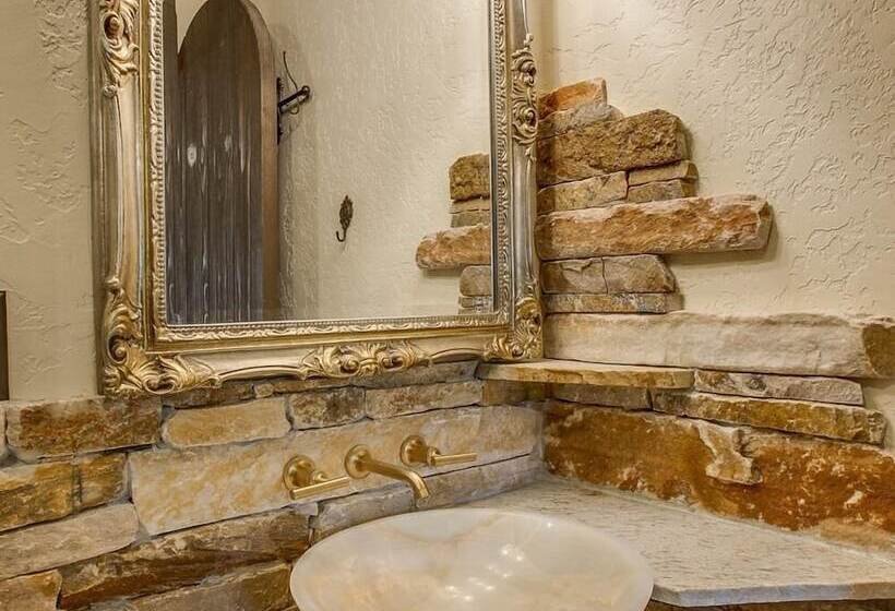 فندق Storybook Riverside Inn