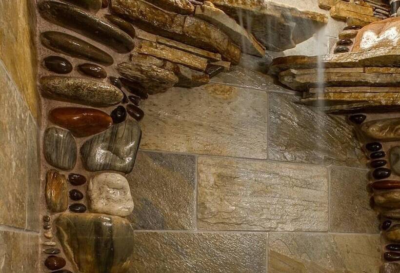 فندق Storybook Riverside Inn