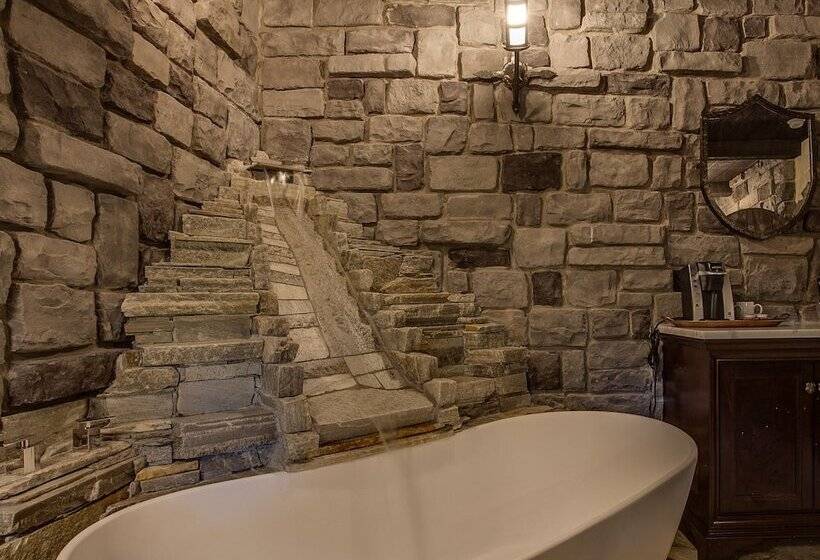 فندق Storybook Riverside Inn