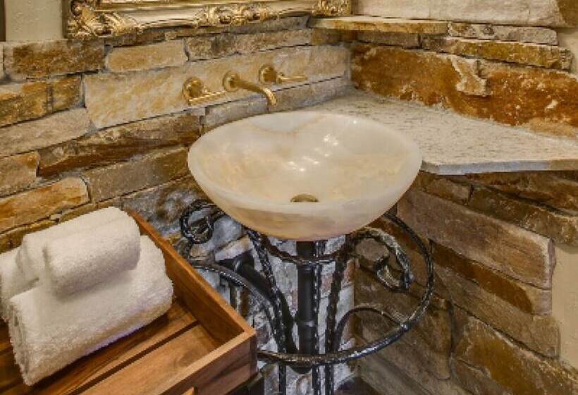 فندق Storybook Riverside Inn