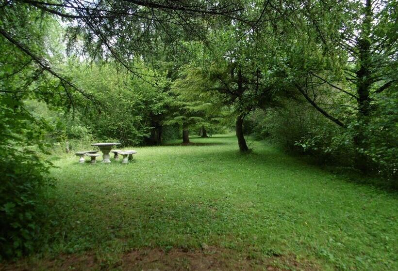 فندق Storybook Riverside Inn