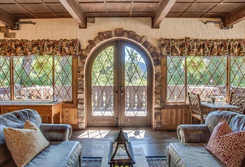 فندق Storybook Riverside Inn