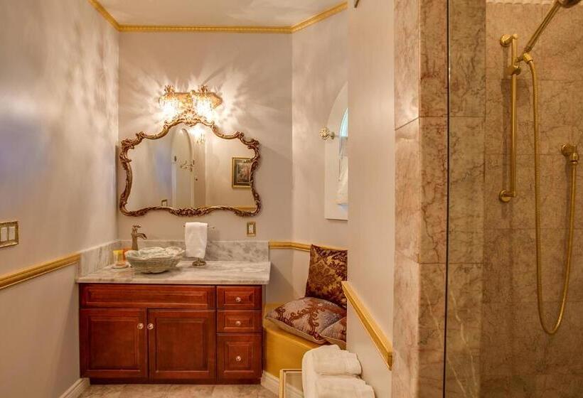 فندق Storybook Riverside Inn