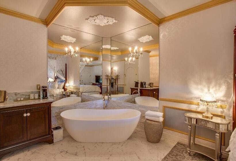 فندق Storybook Riverside Inn