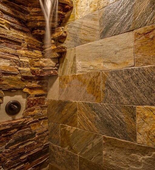 فندق Storybook Riverside Inn