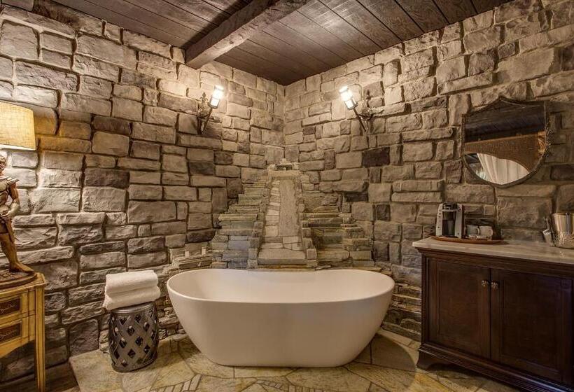 فندق Storybook Riverside Inn