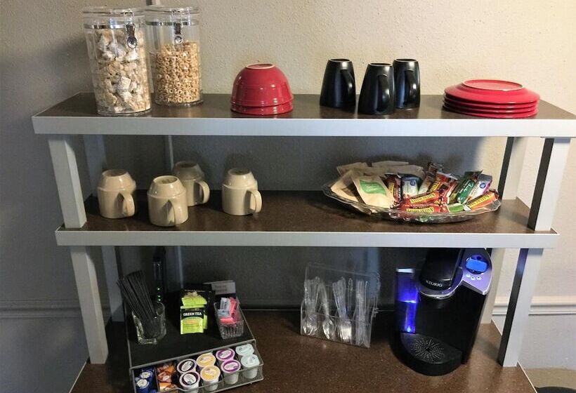 בית מלון כפרי The Loft On The Square