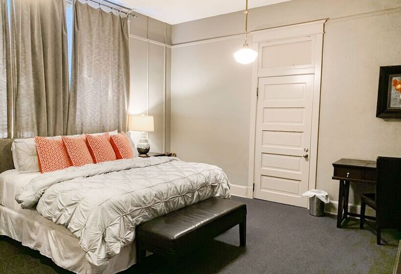 בית מלון כפרי The Loft On The Square