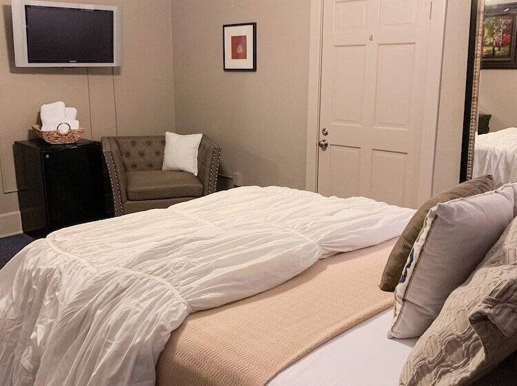 בית מלון כפרי The Loft On The Square