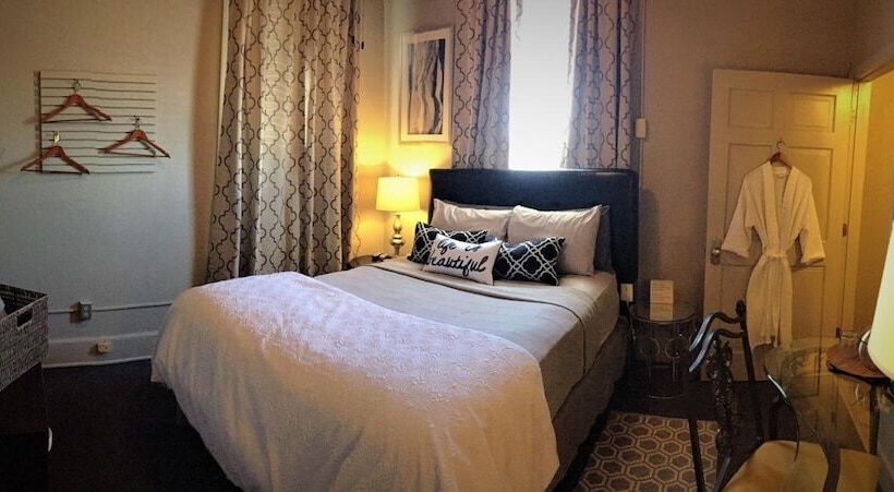 בית מלון כפרי The Loft On The Square