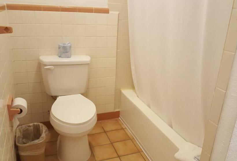 فندق على الطريق Choice Inn