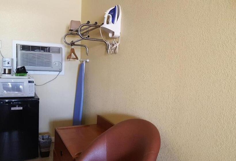 فندق على الطريق Choice Inn