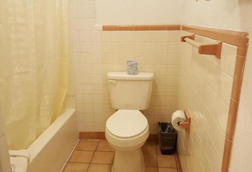 فندق على الطريق Choice Inn