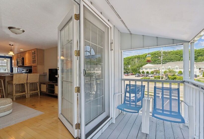 Motel Stage Run By The Sea