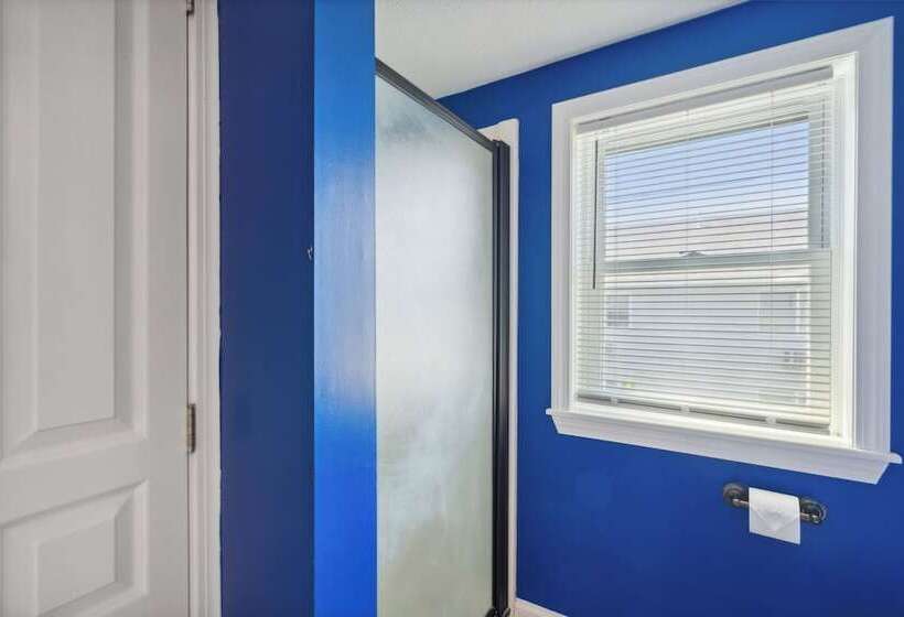 Motel Stage Run By The Sea