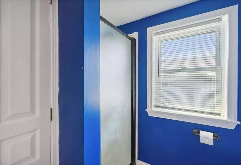 Motelli Stage Run By The Sea