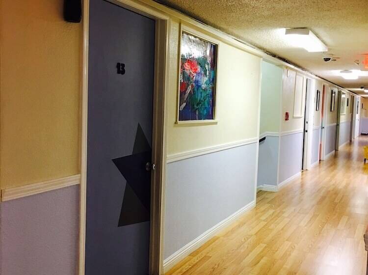 Traveler S Bed & Breakfast Hostel