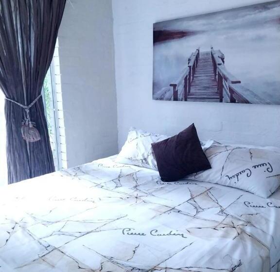 فندق صغير 71 Umvoti Backpackers