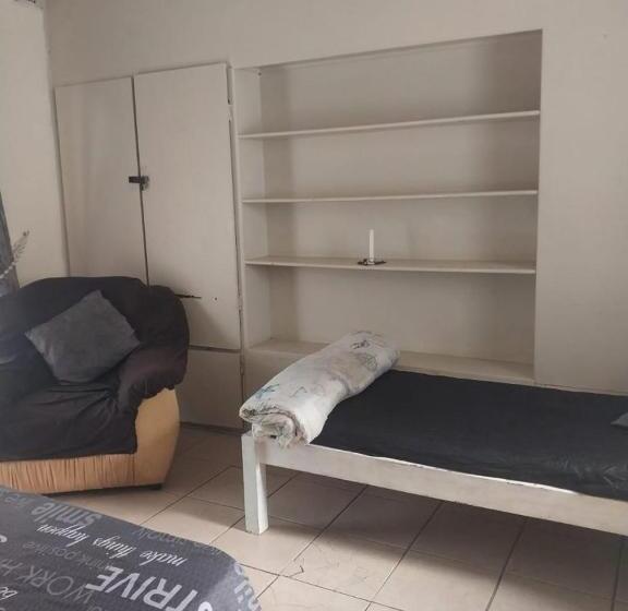 فندق صغير 71 Umvoti Backpackers