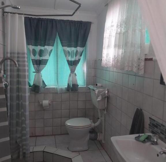 فندق صغير 71 Umvoti Backpackers