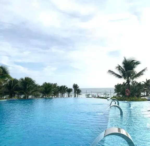 Bai Dai Resort Near Cam Ranh Airport