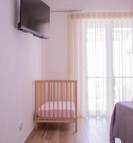 تختخواب و صبحانه Modern House Le Castella