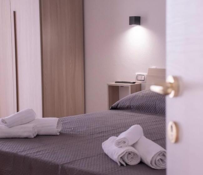 تختخواب و صبحانه Modern House Le Castella