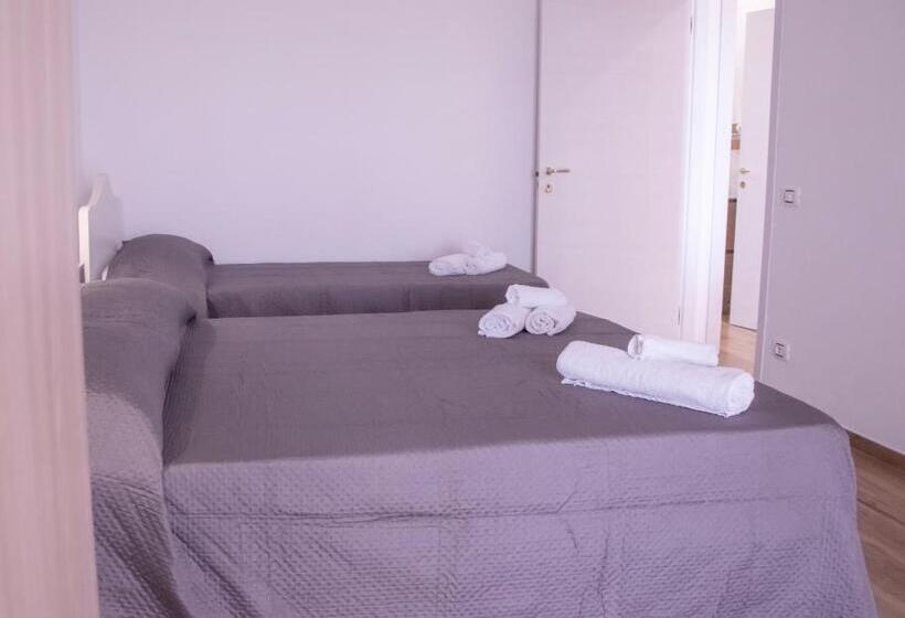 تختخواب و صبحانه Modern House Le Castella