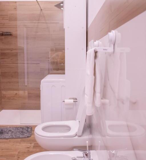 تختخواب و صبحانه Modern House Le Castella