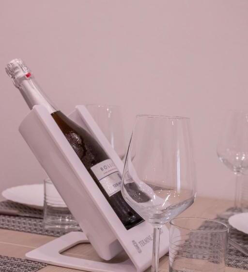 تختخواب و صبحانه Modern House Le Castella