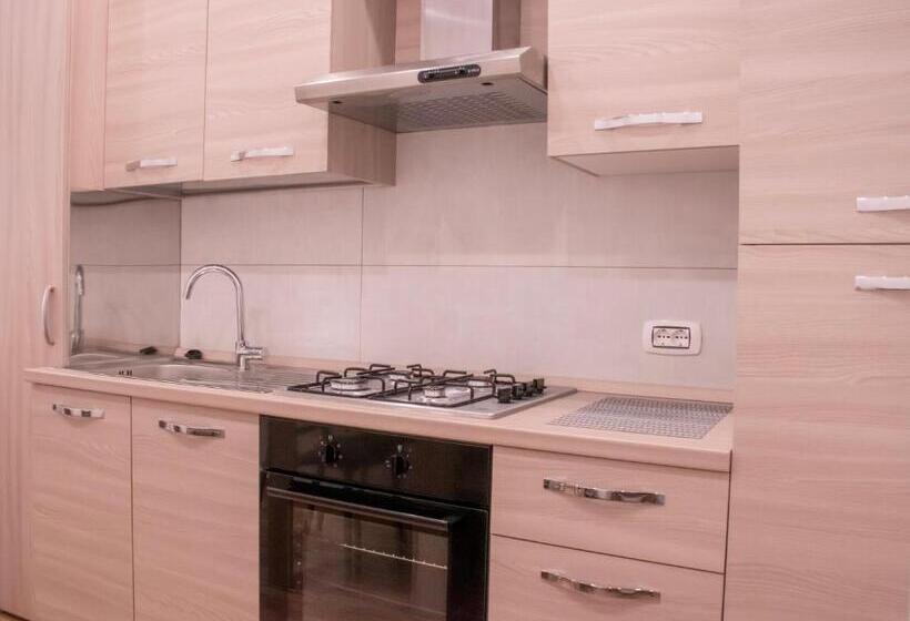 تختخواب و صبحانه Modern House Le Castella