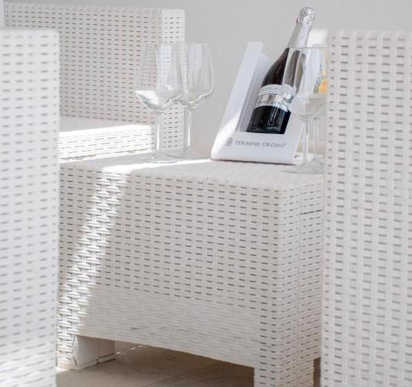 تختخواب و صبحانه Modern House Le Castella