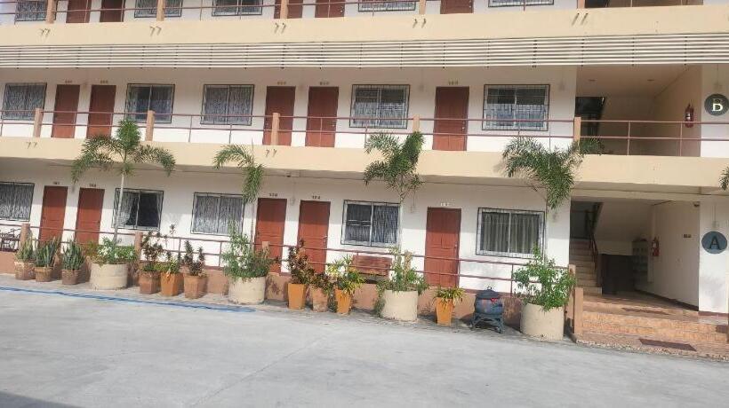 Ekaluk Place And Resort