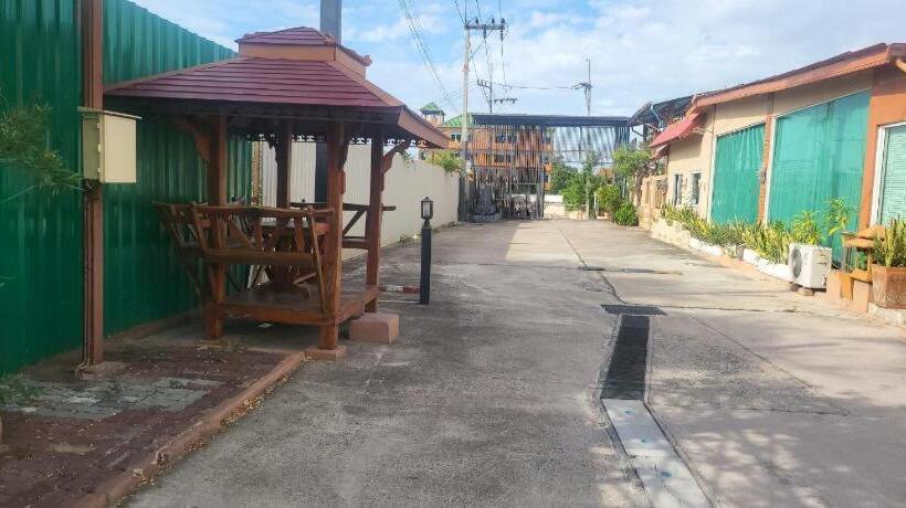 Ekaluk Place And Resort