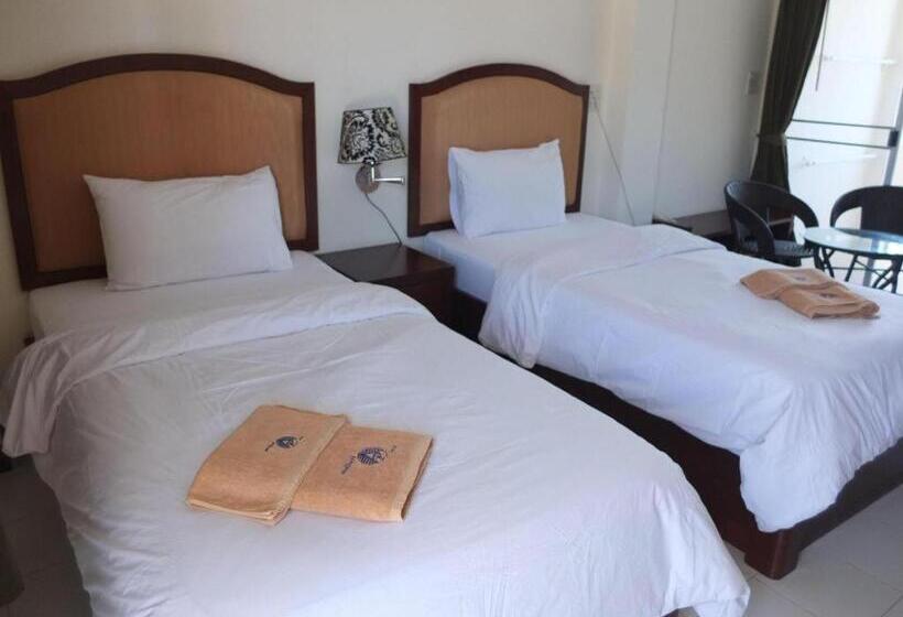 Ekaluk Place And Resort