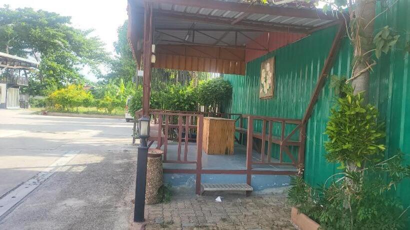 Ekaluk Place And Resort