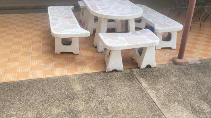 Ekaluk Place And Resort