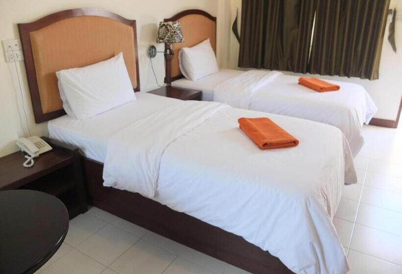 Ekaluk Place And Resort