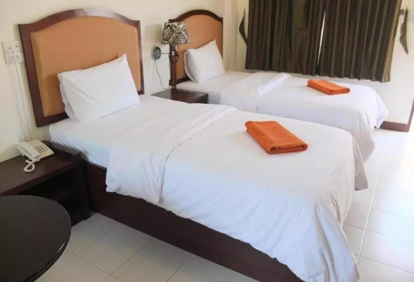 Ekaluk Place And Resort
