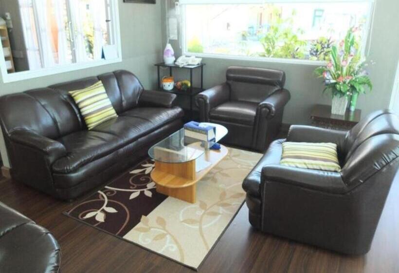 Ekaluk Place And Resort