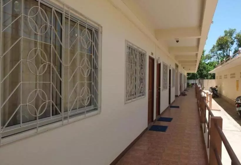 Ekaluk Place And Resort