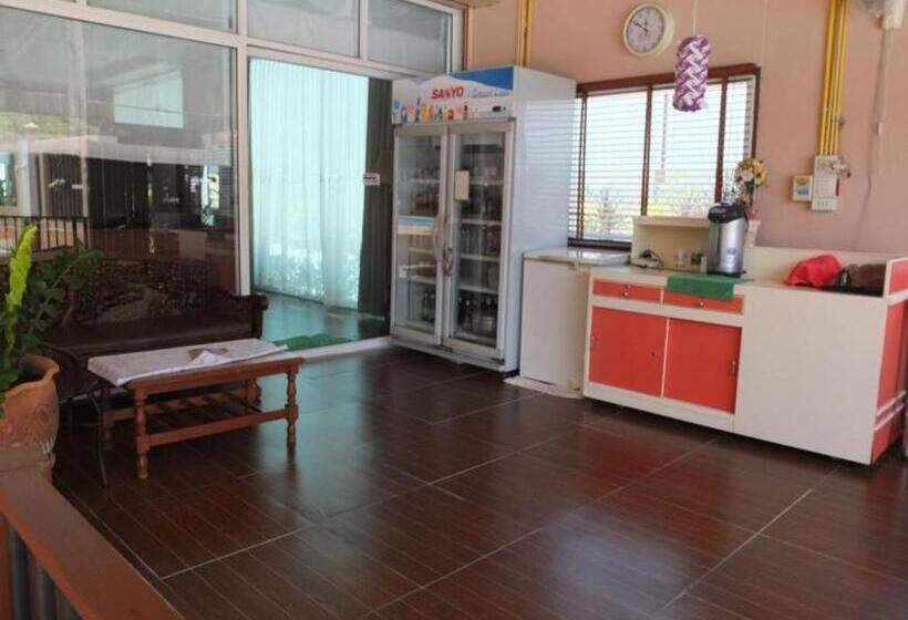 Ekaluk Place And Resort