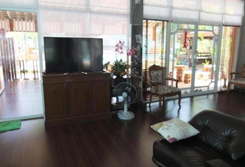 Ekaluk Place And Resort