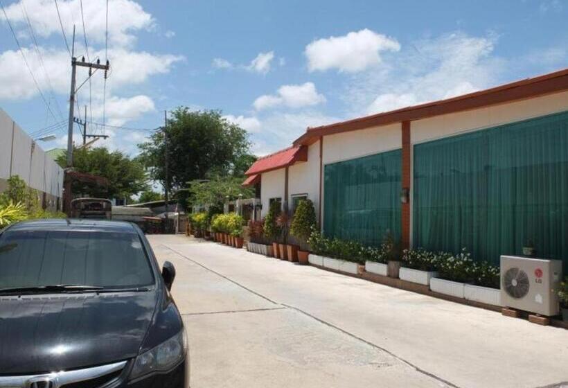 Ekaluk Place And Resort