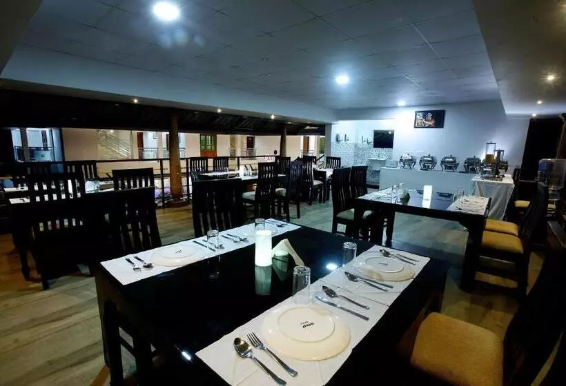 Hotelli Athirappilly Budget Villa