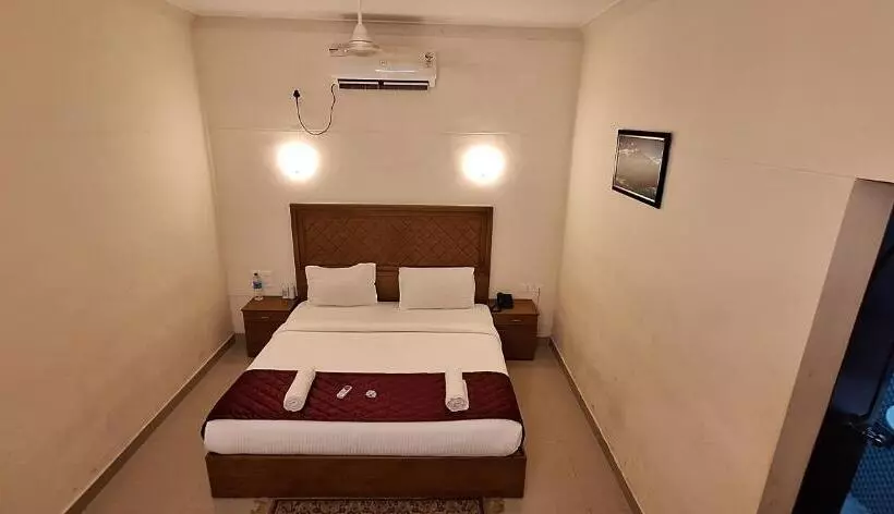 Hotelli Athirappilly Budget Villa