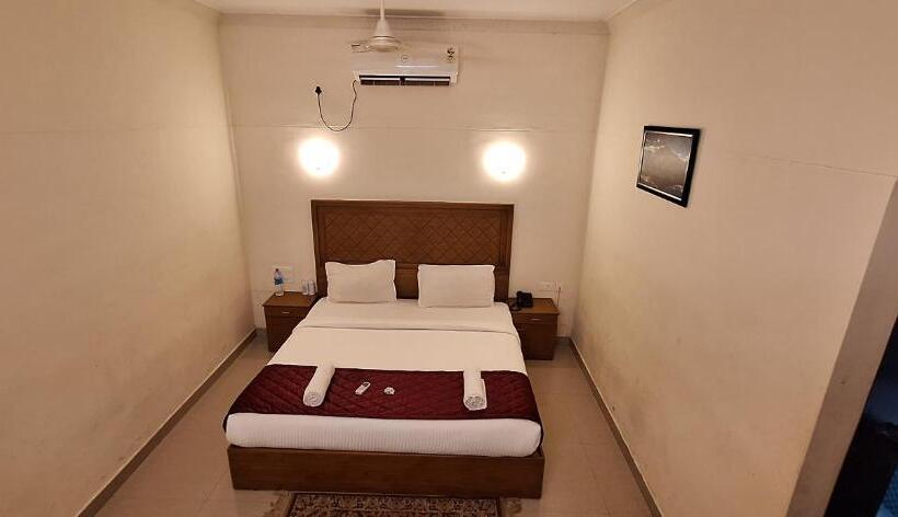 Hotel Athirappilly Budget Villa