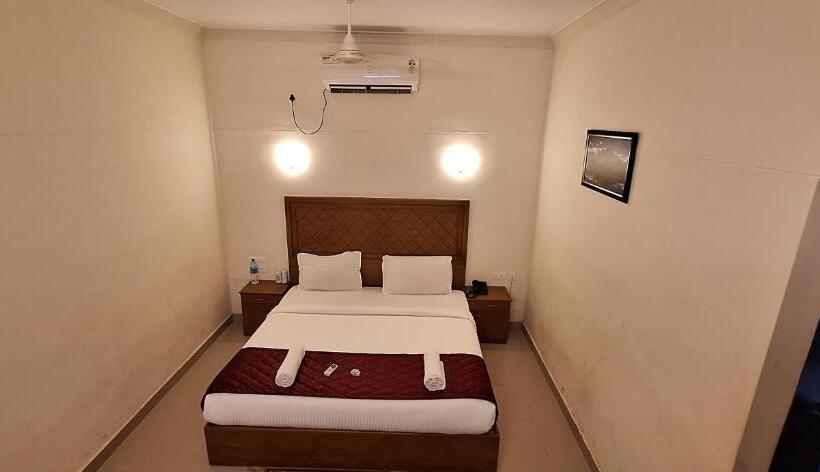 Hotel Athirappilly Budget Villa